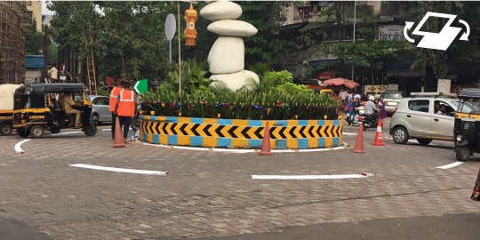 lack of traffic signs at roundabouts
