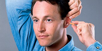 video about fitting foam earplugs

