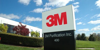 3M™ VHB™ 테이프를 사용하면 더 가볍고 얇은 간판 재료를 사용할 수 있습니다.
