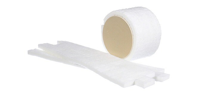 단열성을 보여주는 3M™ Interam™ 매트 마운트 (매트 마운트) 확대사진.
