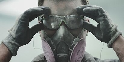 tech wearing a 3m dust mask instead of using festool
