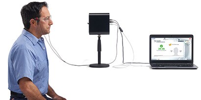 Man using 3M™ E-A-Rfit™ Validation System
