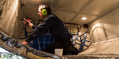 Worker wearing hardhat, eye protection and hearing protection for article OSHA letter of interpretation on Hearing Protection Fit Testing
