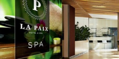 wall decor overlaminates on personalized commercial spaces
