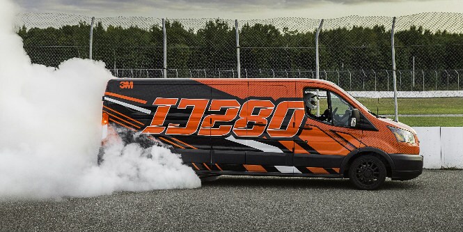 3M IJ280 랩핑 필름으로 시공된 빨간색 밴