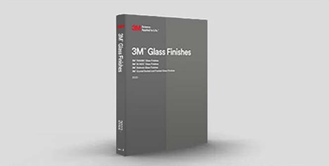 FASARA Glass Finishes 카탈로그가 평범한 배경에 서있는 것을 보여주는 이미지
